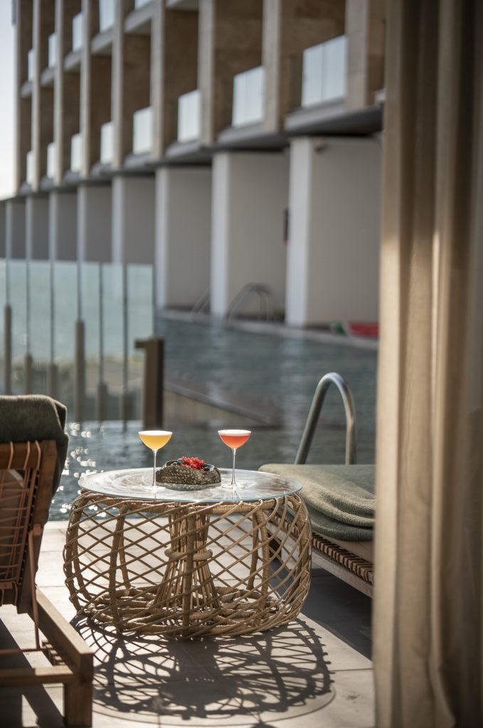 Family Suite Swim Up — havuza açılan aile süiti